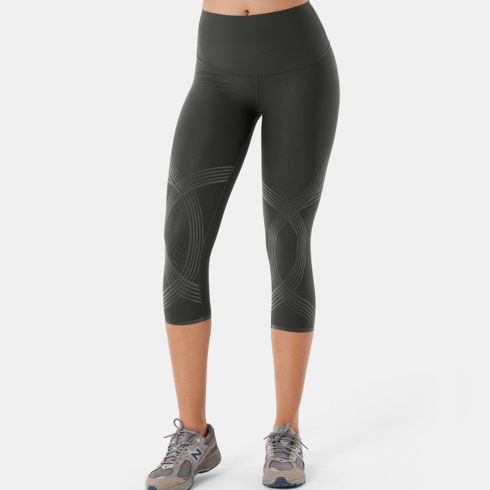 Fanka Women's Body Sculp Reversible Gray Compression Capri Leggings S